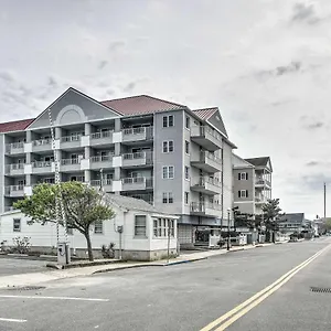 With Pool And Marina Less Than 2 Mi To Boardwalk , Ocean City United States