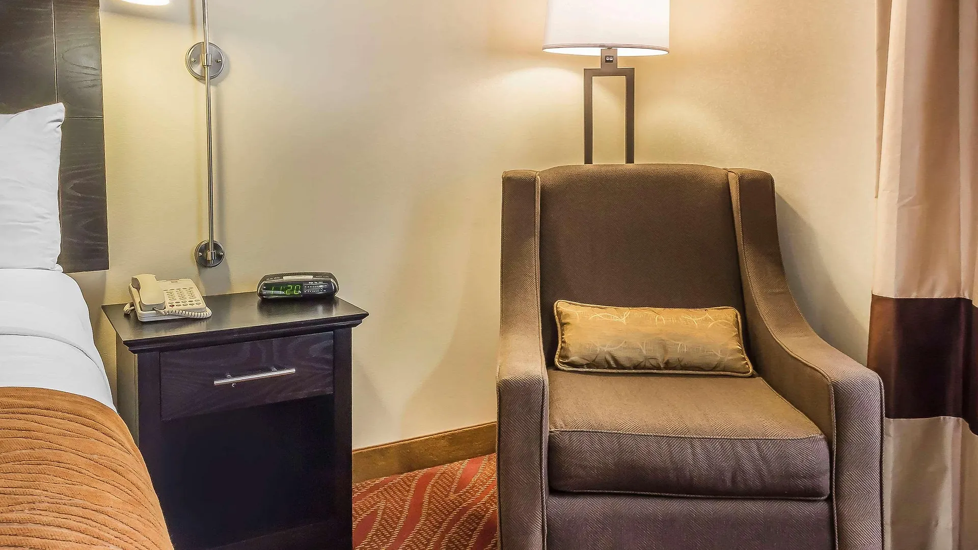 Comfort Inn & Suites Laguardia Airport New York Hotel